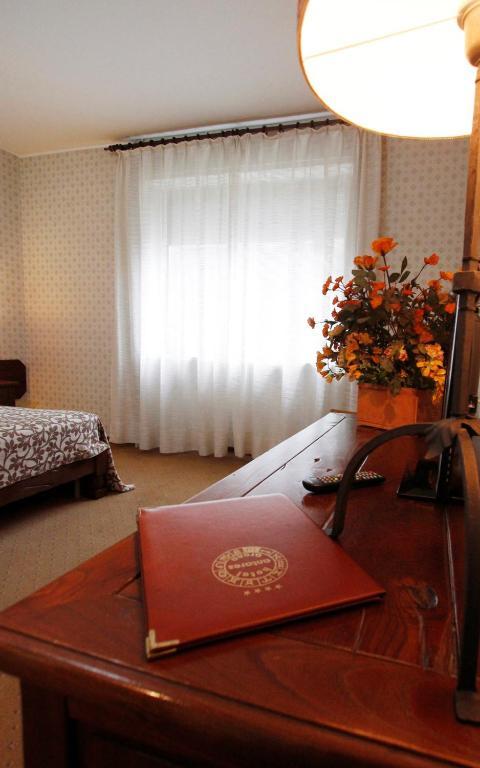 Hotel Antares Arona Exteriér fotografie