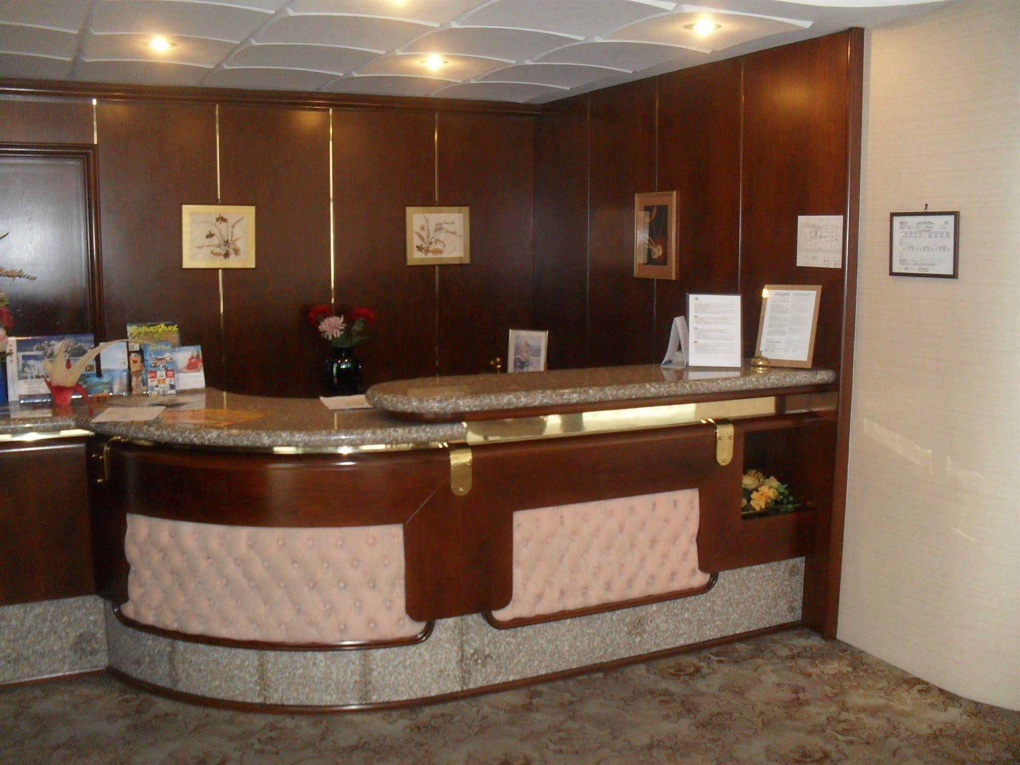Hotel Antares Arona Exteriér fotografie